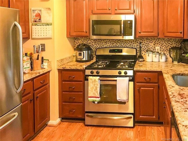 Building Photo - 431 Glenbrook Rd