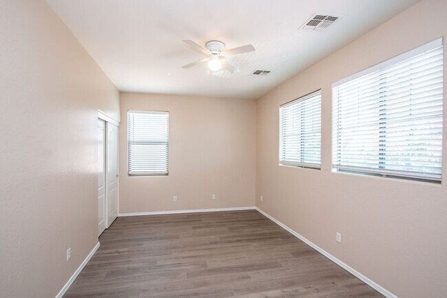 Building Photo - 5Bedroom/3Bath San Tan Vally Home!