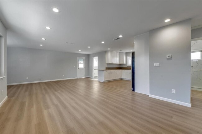 Building Photo - 3360 Warburton Ave