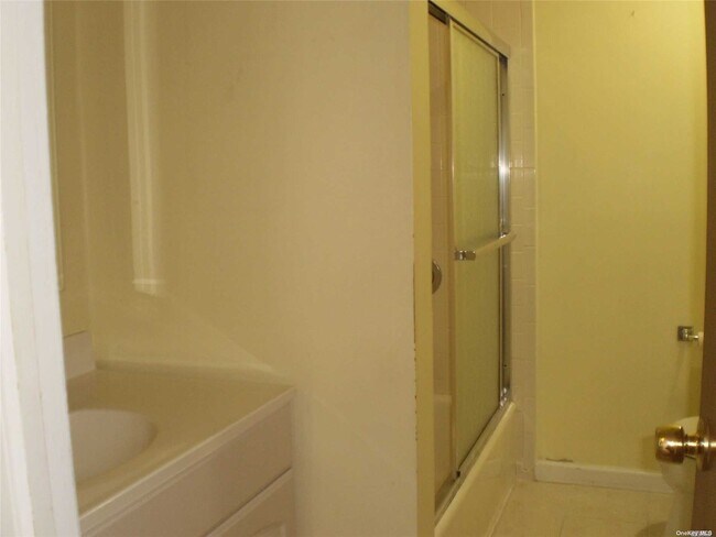 Building Photo - 70 Exeter St