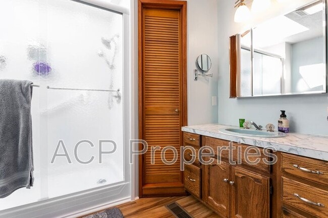 Building Photo - 904 36th St