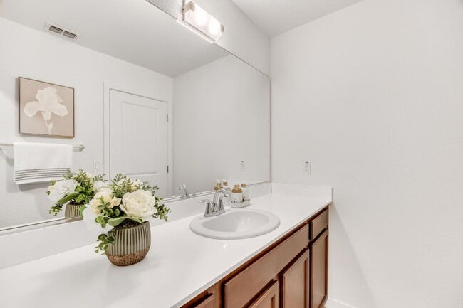 Building Photo - Spacious 3-Story Home in Rancho Cordova