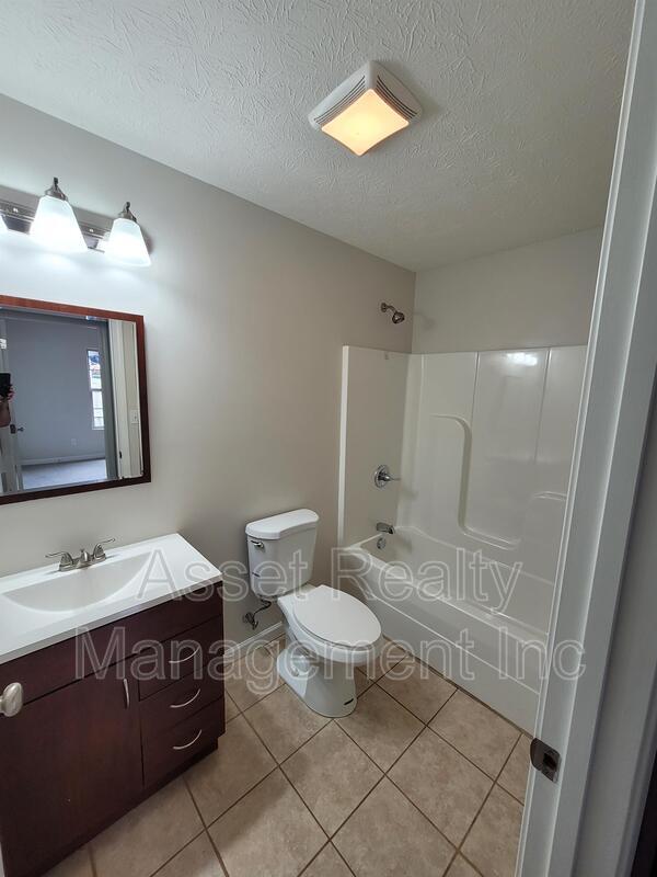 Building Photo - 2013 Paris Rd