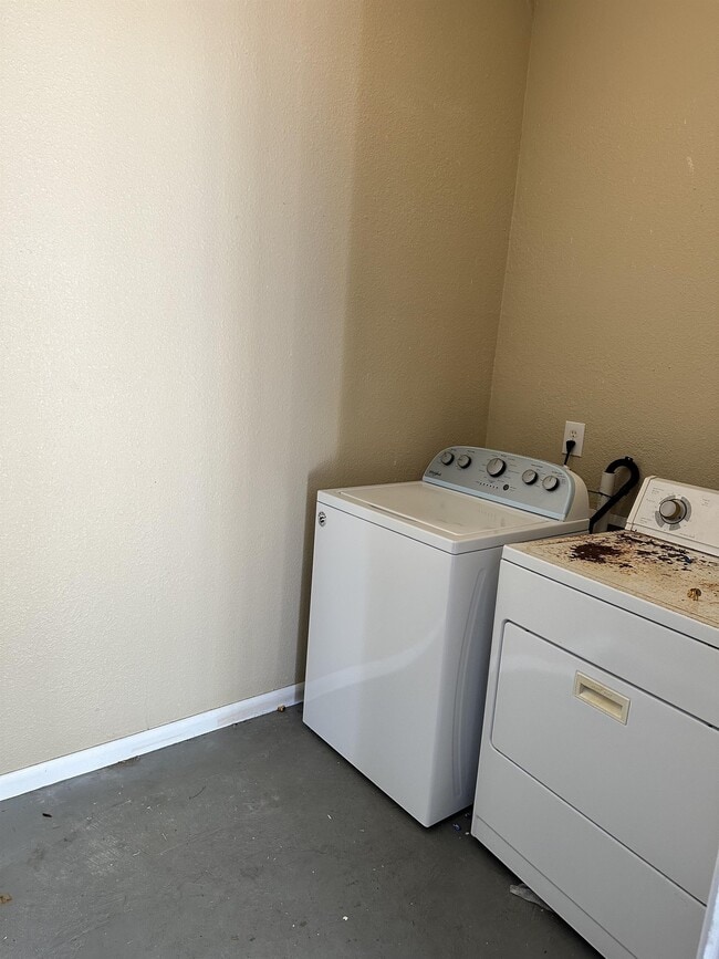 Building Photo - 3402 Ocean Dr