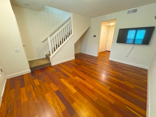 Building Photo - 660 Cedarville Ln