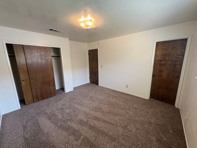 Building Photo - 3229