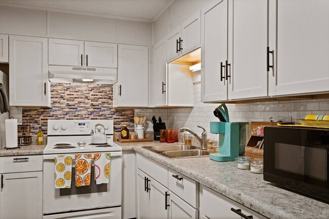 Building Photo - 2001 N 61st Ave