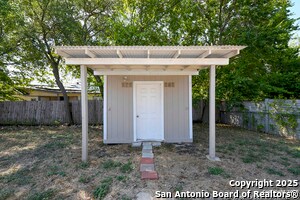 Building Photo - 6838 Blue Lake Dr