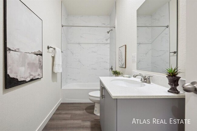 Building Photo - 653 Coney Aly