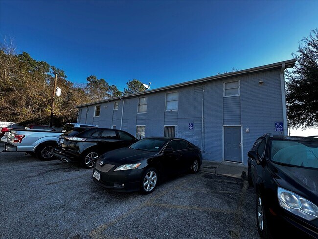 Building Photo - 7201 Hallshire Dr