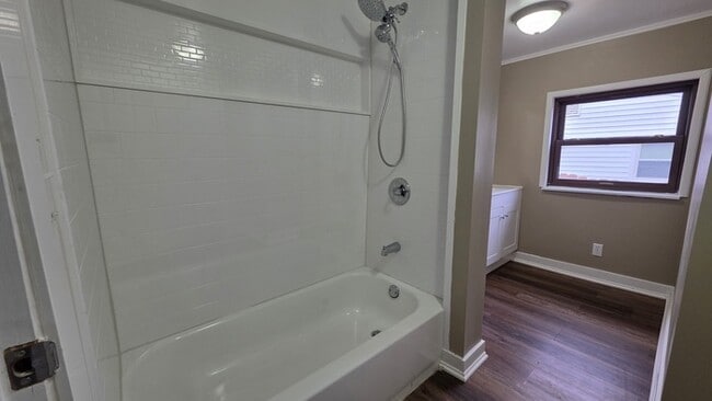 Building Photo - Totally Renovated House Now For Lease