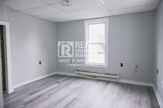 Building Photo - 27 Rochester St