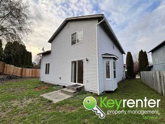 Building Photo - Spacious Northeast Tacoma 3 Bedroom 2.5 Bathroom Home for Rent in Secluded Neighborhood!