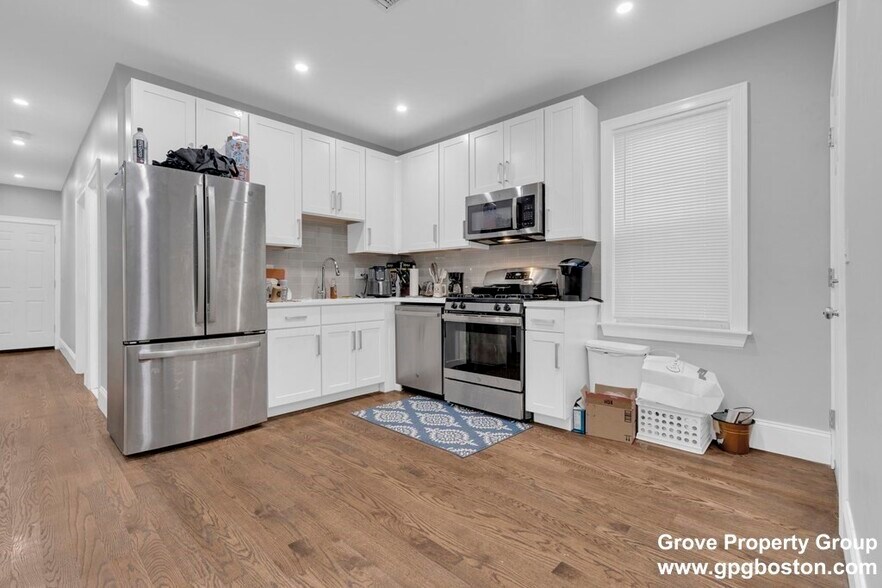 Primary Photo - 68 Harvest St