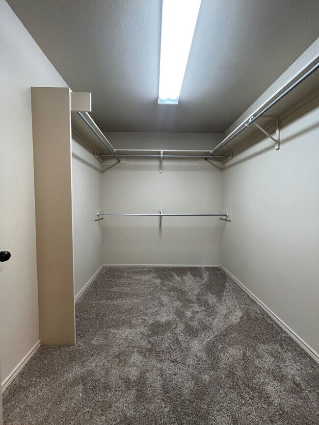 Building Photo - Cute 3/2/2 townhome in the Lubbock-Cooper District