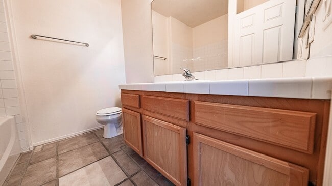 Building Photo - Charming 2bd 2bth Condo