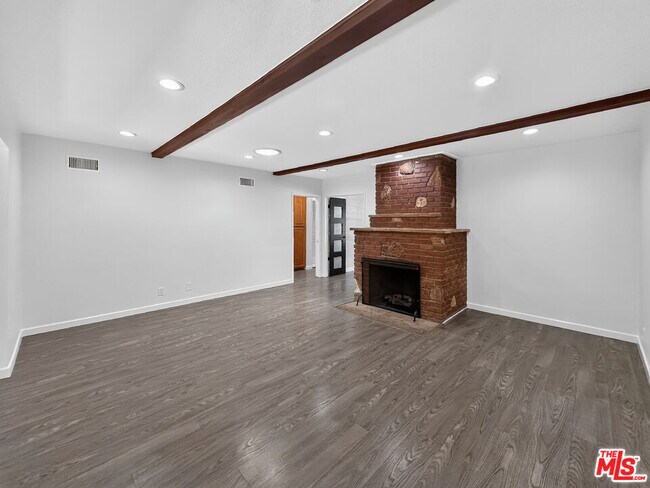 Building Photo - 16746 Tupper St