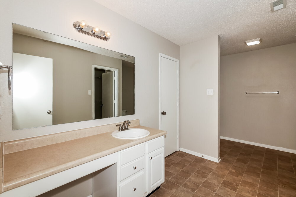 Building Photo - 6058 Amber Valley Ln