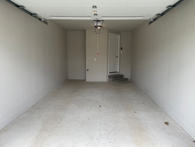 Building Photo - Shelby Township-Newer 2-bedroom, 2-bath condo with Balcony & Garage