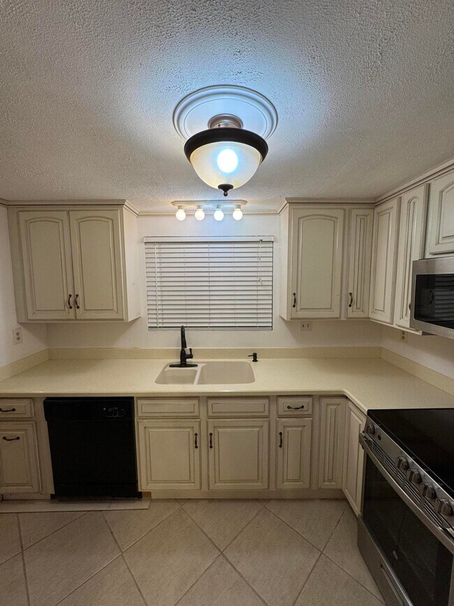 Building Photo - 297 Deer Creek Blvd