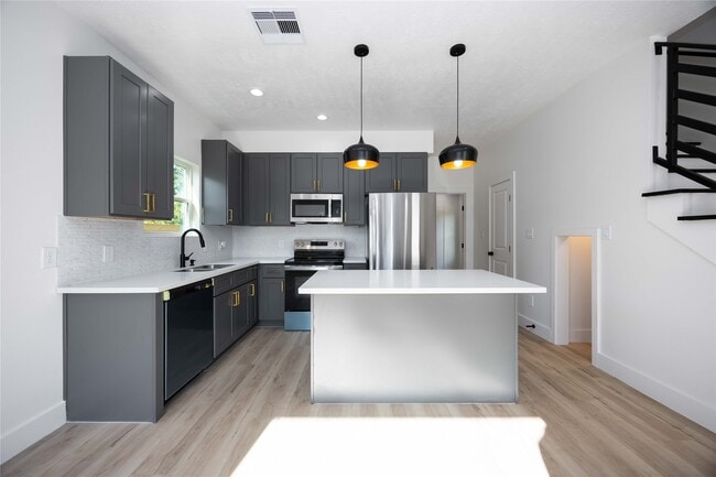 Building Photo - 5605 Tommye St