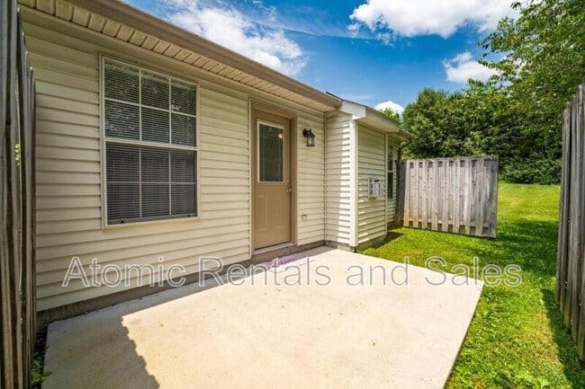 Building Photo - 322 Hawthorne Oaks Way