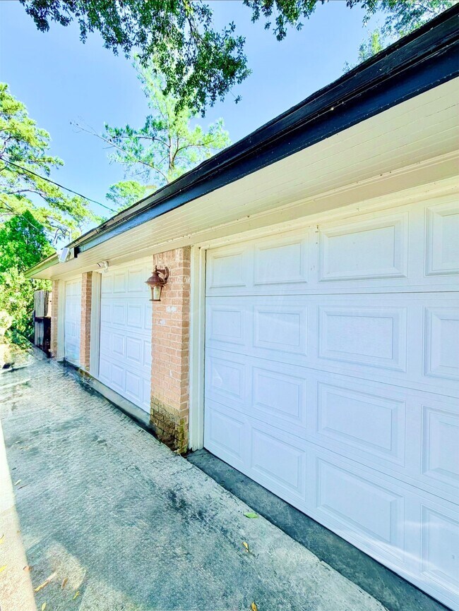 Building Photo - 7146 Bayou Forest Dr