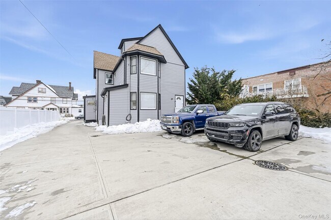 Building Photo - 120 Maple Ave