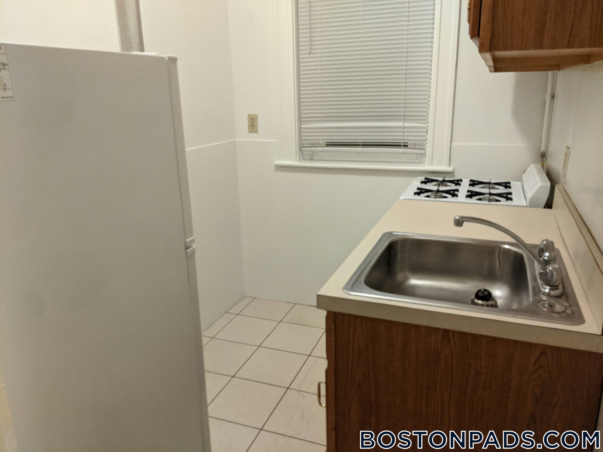 Building Photo - 137 Park Dr