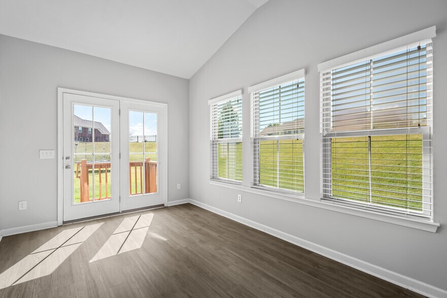 Building Photo - 428 Heroit Dr