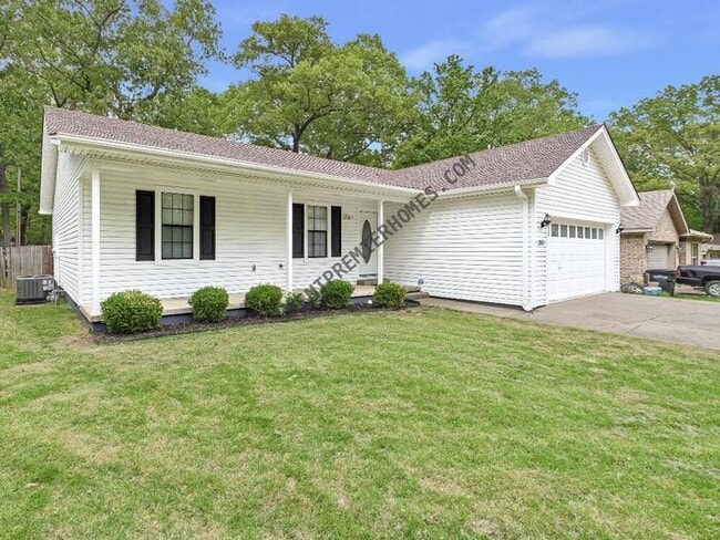 Building Photo - 303 May St