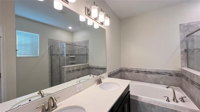 Building Photo - 15079 Evergreen Oak Loop