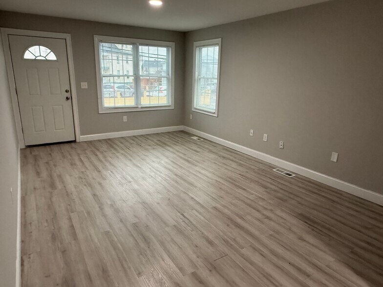 Building Photo - 25 Denison St