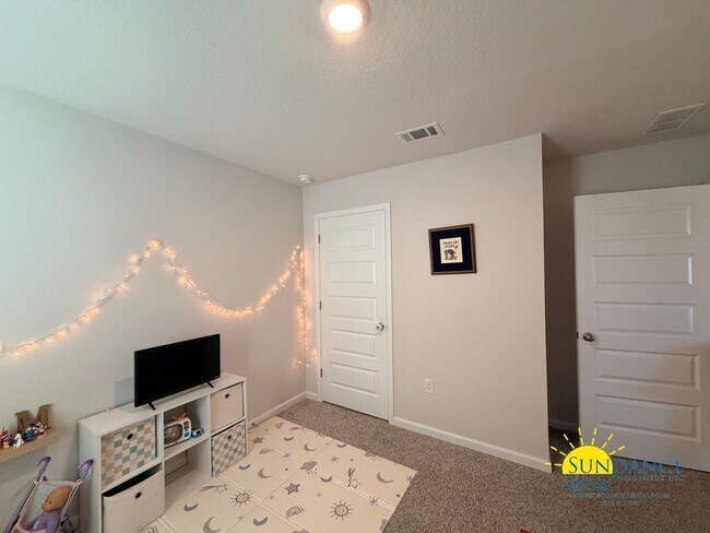 Building Photo - Spacious 4BR Patriot Ridge Home with Community Perks!