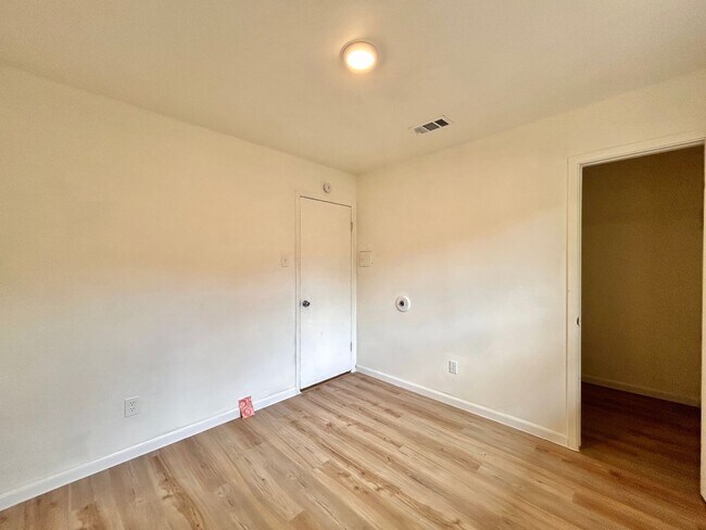 Building Photo - 2307 Singletree Ave