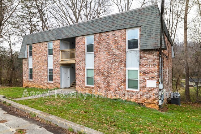 Building Photo - 2817 Colt Dr NE