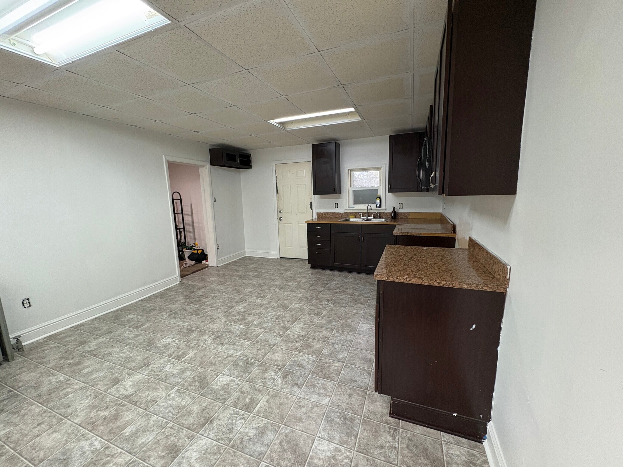 Building Photo - 403 Ormsby Ave