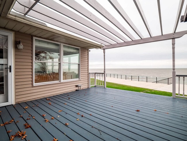 Building Photo - 32414 Lake Rd