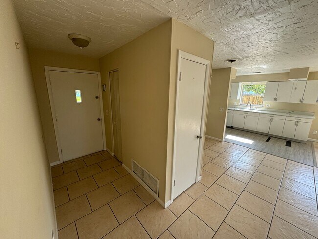 Building Photo - 75 Brandy Ln