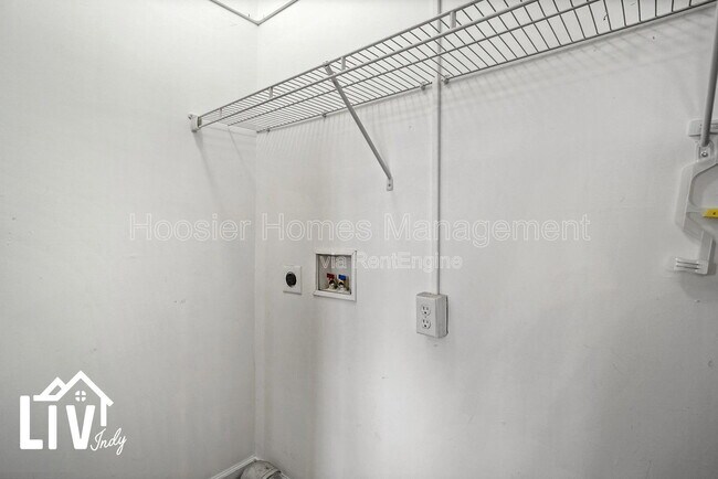 Building Photo - 1317 Main St