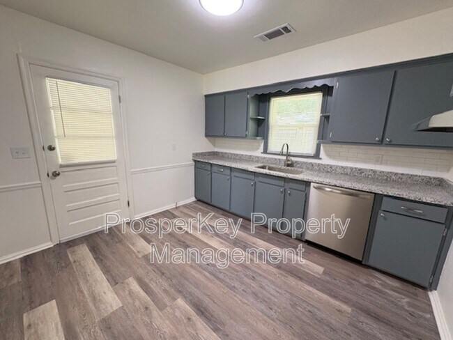 Building Photo - 5900 Frazier Dr