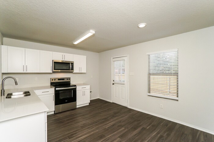 Building Photo - 8935 Bonnie Butler