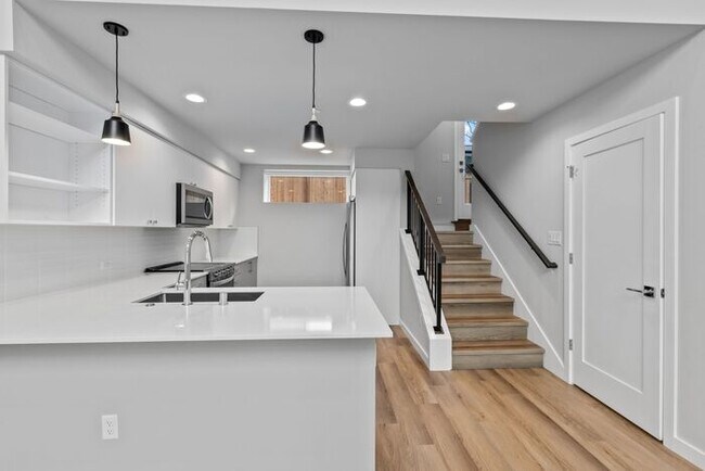 Building Photo - Stunning Brand-New Ballard Townhome with Air Conditioning