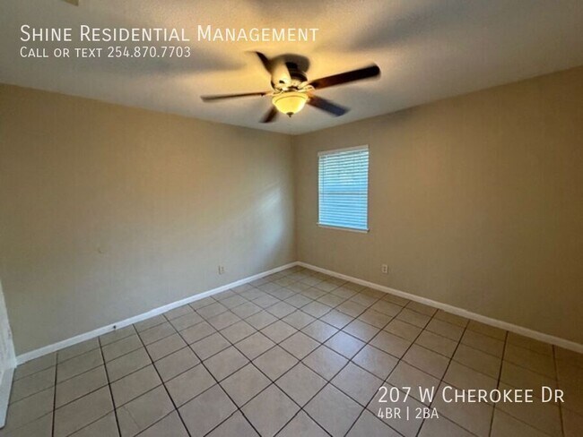 Building Photo - 207 W Cherokee Dr