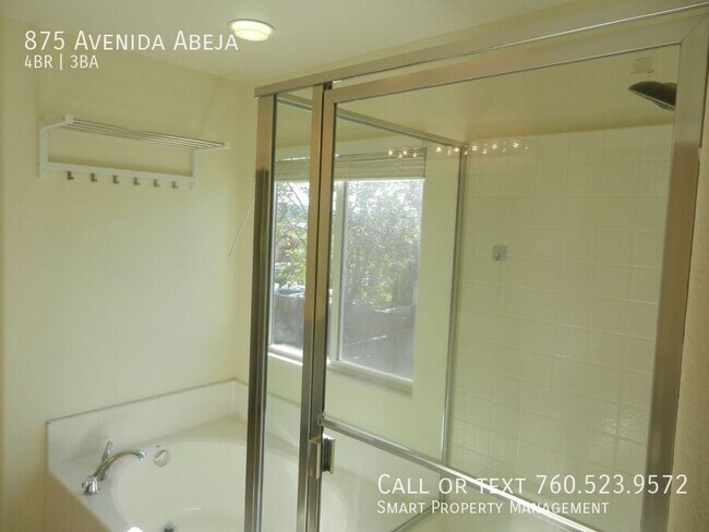 Building Photo - 875 Avenida Abeja