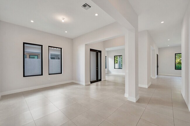 Building Photo - 5928 Brookfield Cir
