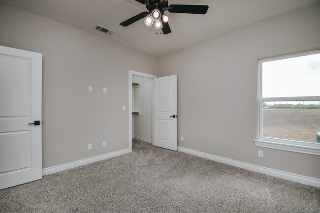 Building Photo - 508 Townhall Ln