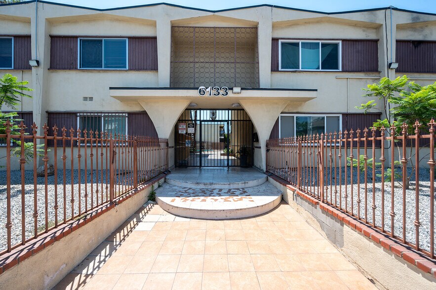 Building Photo - 6133 Whitsett Ave