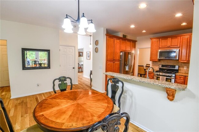 Building Photo - 1865 Oak Tree Hollow