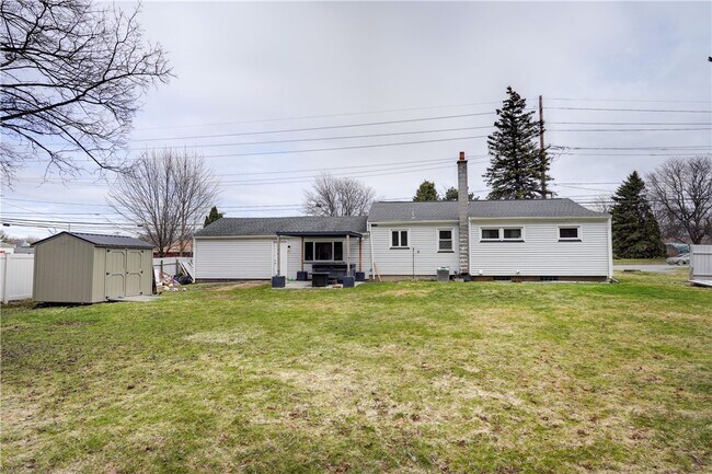 Building Photo - 889 Long Pond Rd